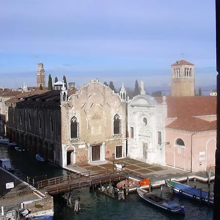 At A Palazzo Bed & Breakfast