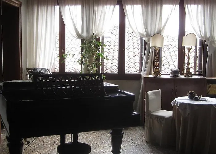 Bed & Breakfast At A Palazzo 3*