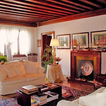 At A Palazzo Venecia