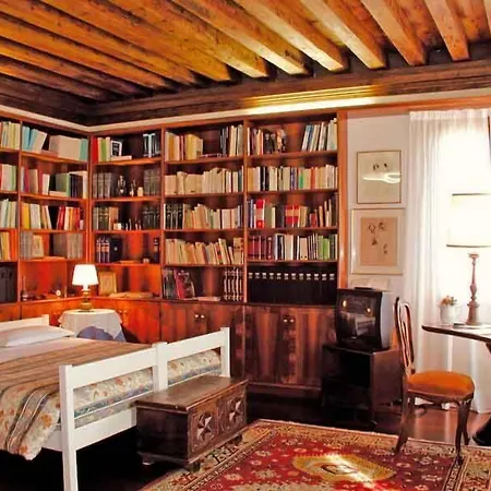 At A Palazzo Venecia