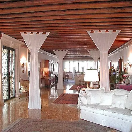 At A Palazzo Bed and breakfast Venecia