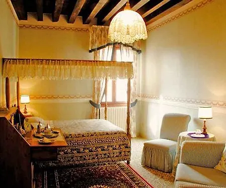 Frühstückspension At A Palazzo 3*