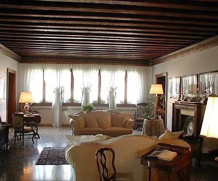 Frühstückspension At A Palazzo 3*
