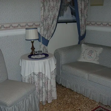 Bed & Breakfast At A Palazzo 3*