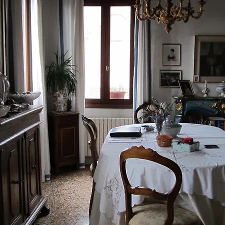 At A Palazzo Couette-café Venise