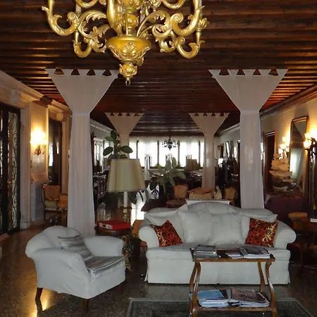 At A Palazzo 3* البندقية